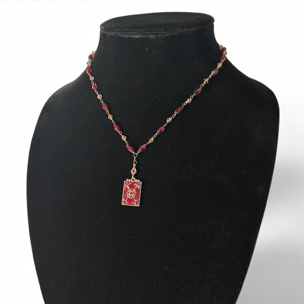 Y2K Era Pendant Necklace Gold and Burgundy 18”